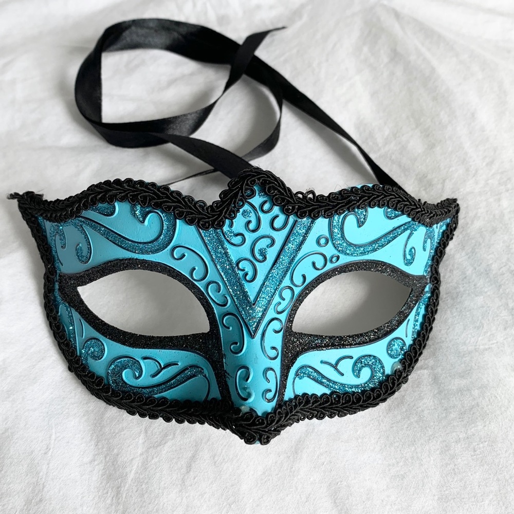 Masquerade Mask - Picture 6 of 10